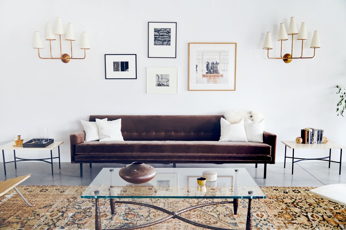 The Apartment by the Line